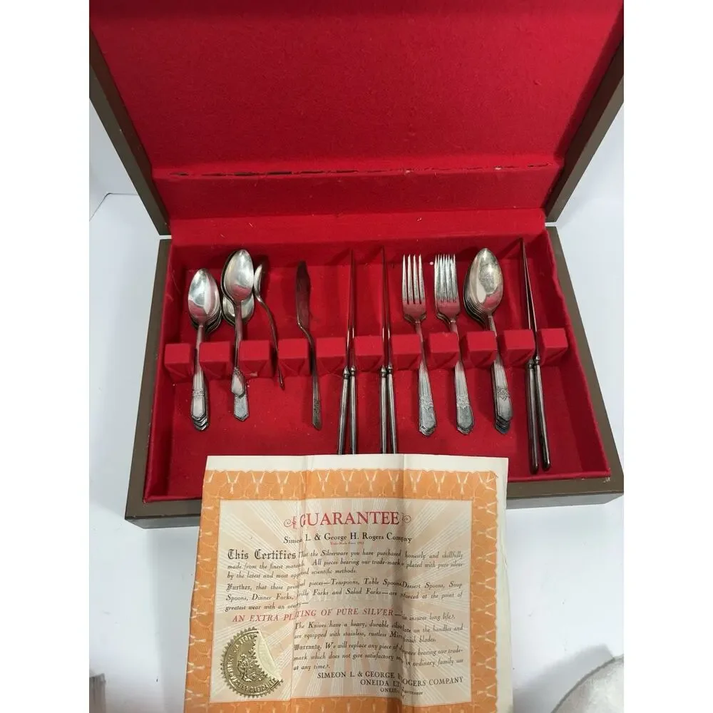32 Piece Oneida S.L.& G.H.ROGERS CO SILVER Plate‎ Set W/Case & Certificate READ*